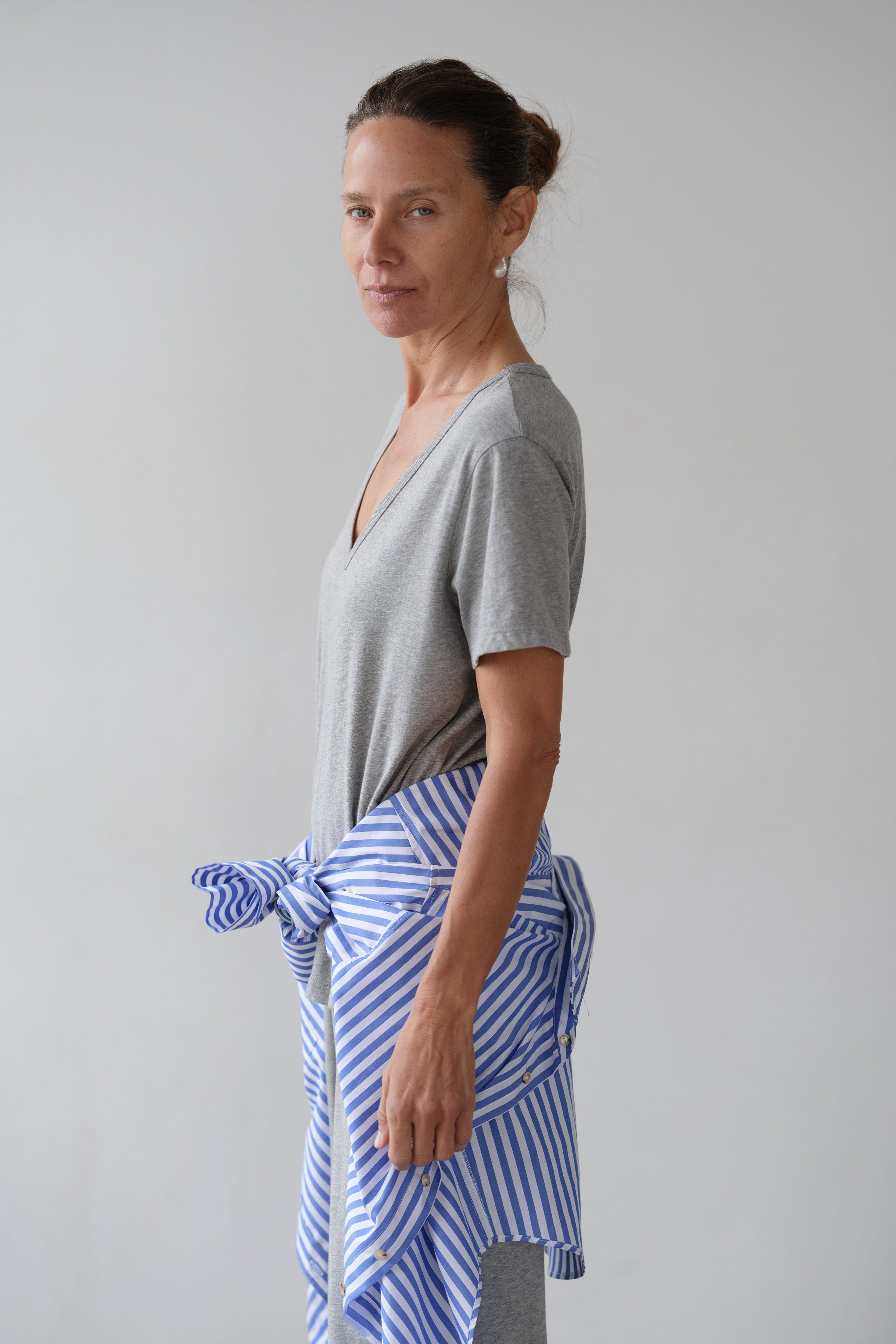 DONNI The Jersey Relaxed V-Neck - Heather-Grey