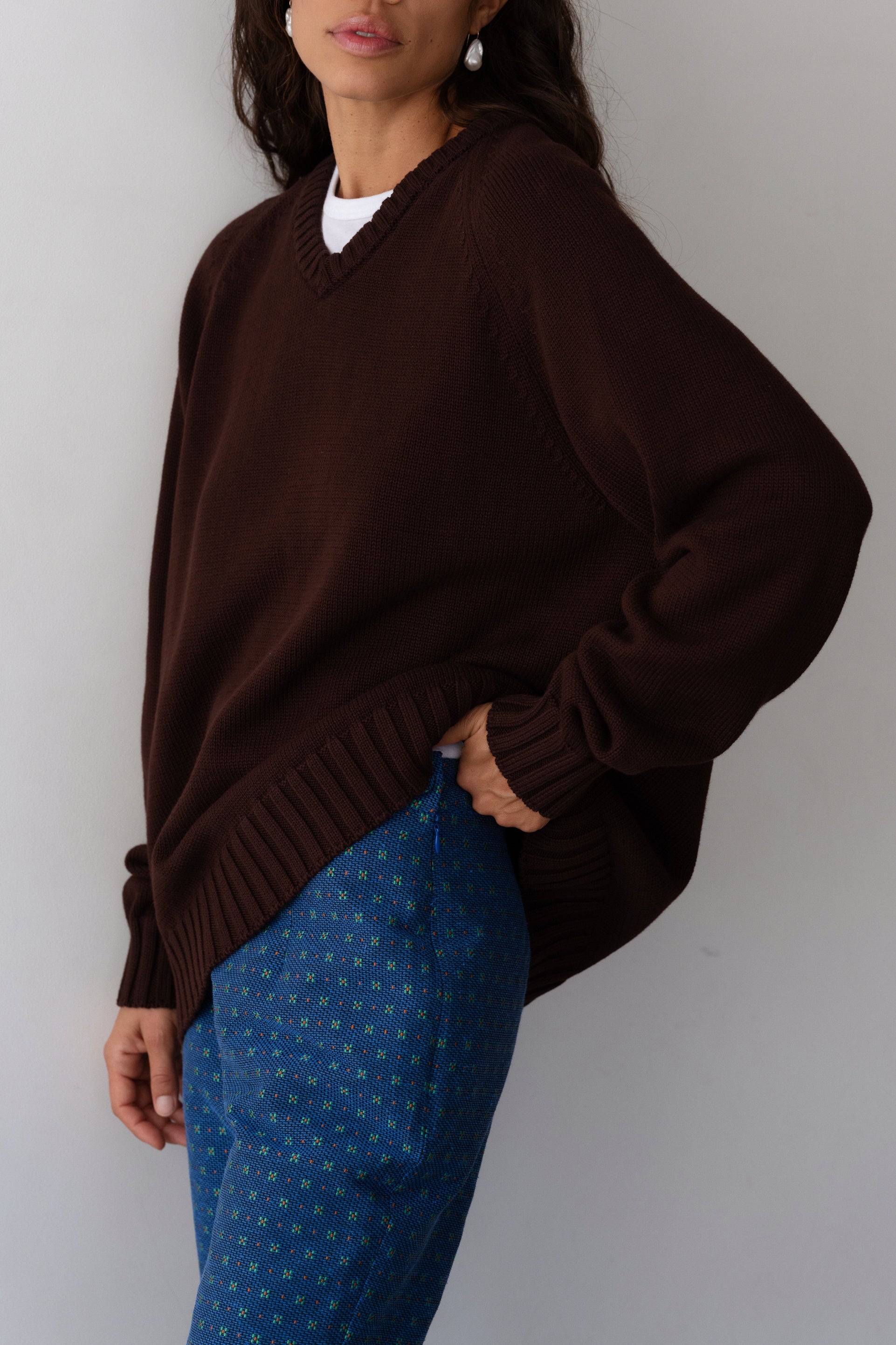 DONNI The Heavy Cotton Knit V-Neck Sweater - Espresso