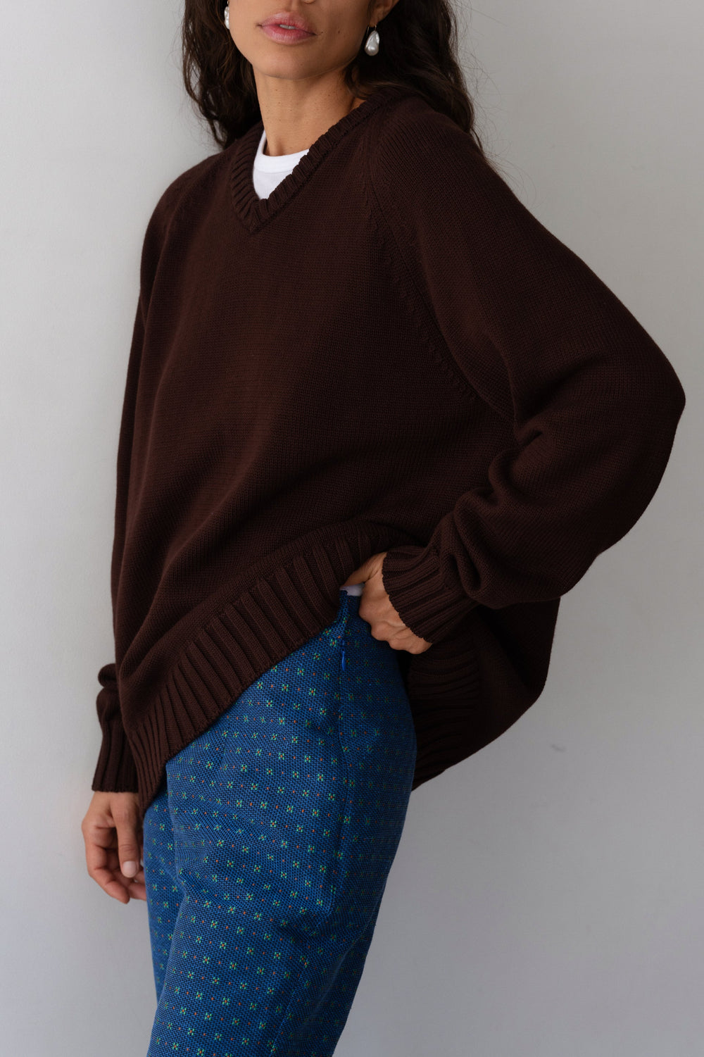 DONNI The Heavy Cotton Knit V-Neck Sweater - Espresso