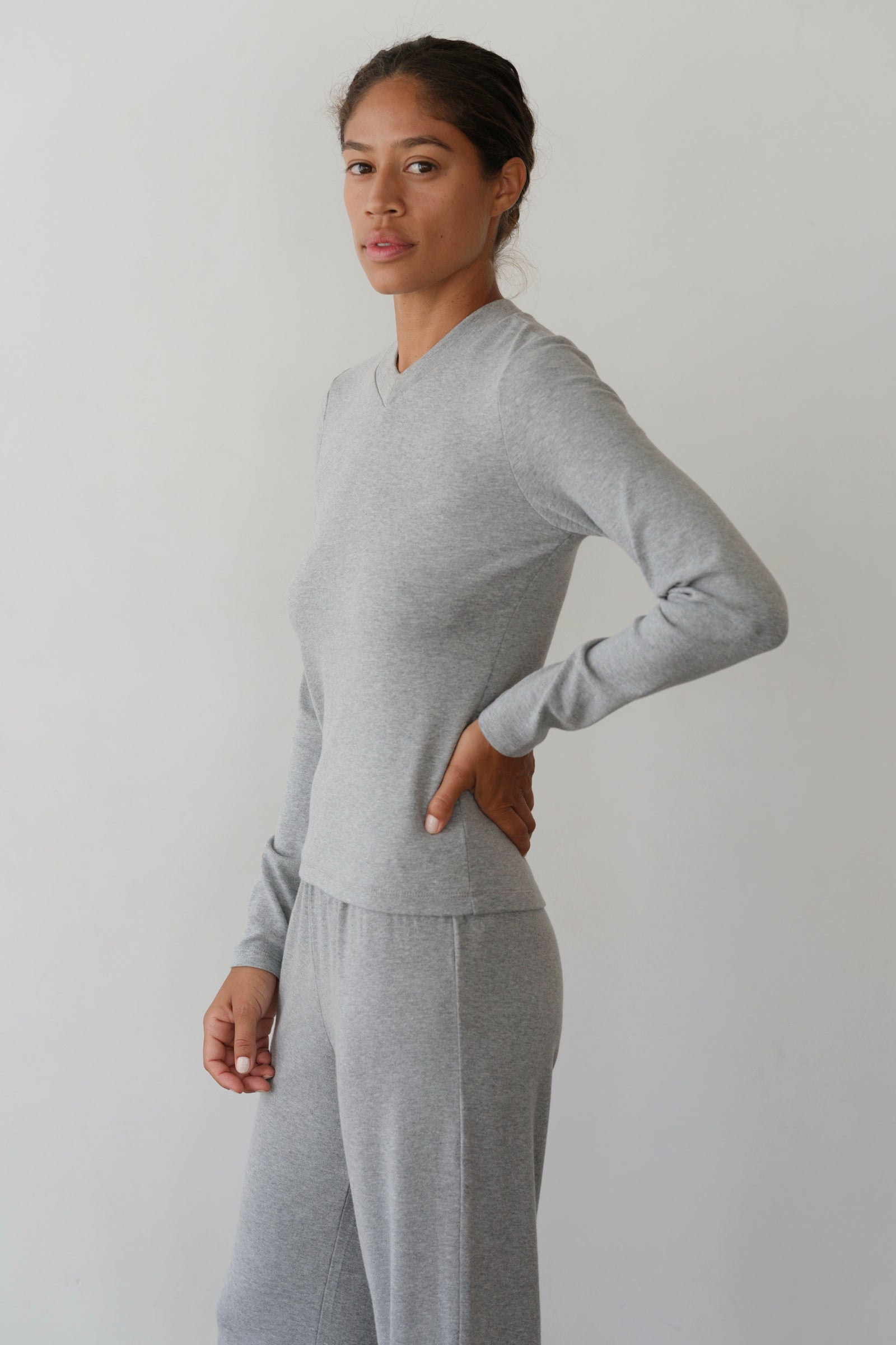 DONNI The Baby Rib V-Neck Long Sleeve - Heather-Grey