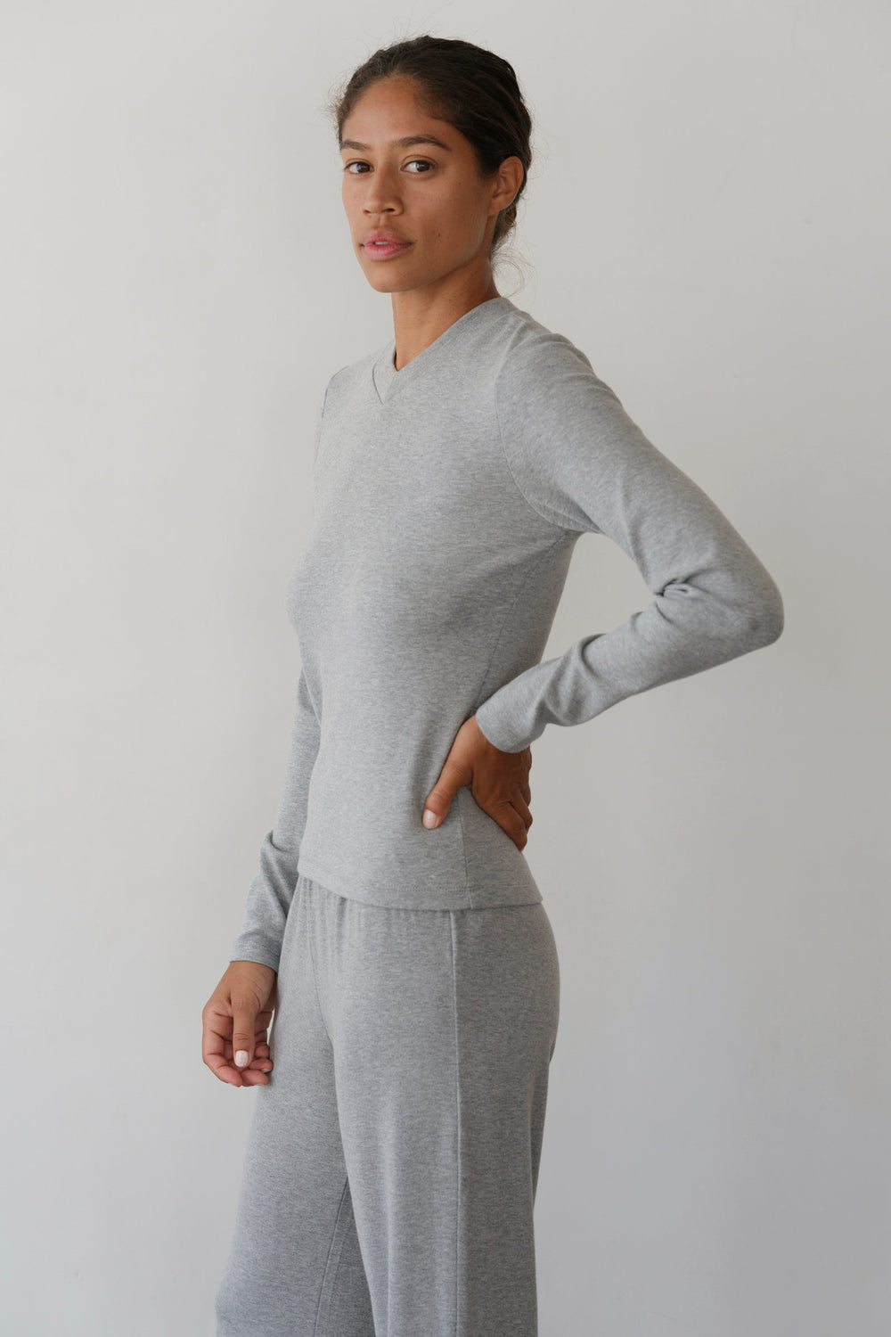 DONNI The Baby Rib V-Neck Long Sleeve - Heather-Grey