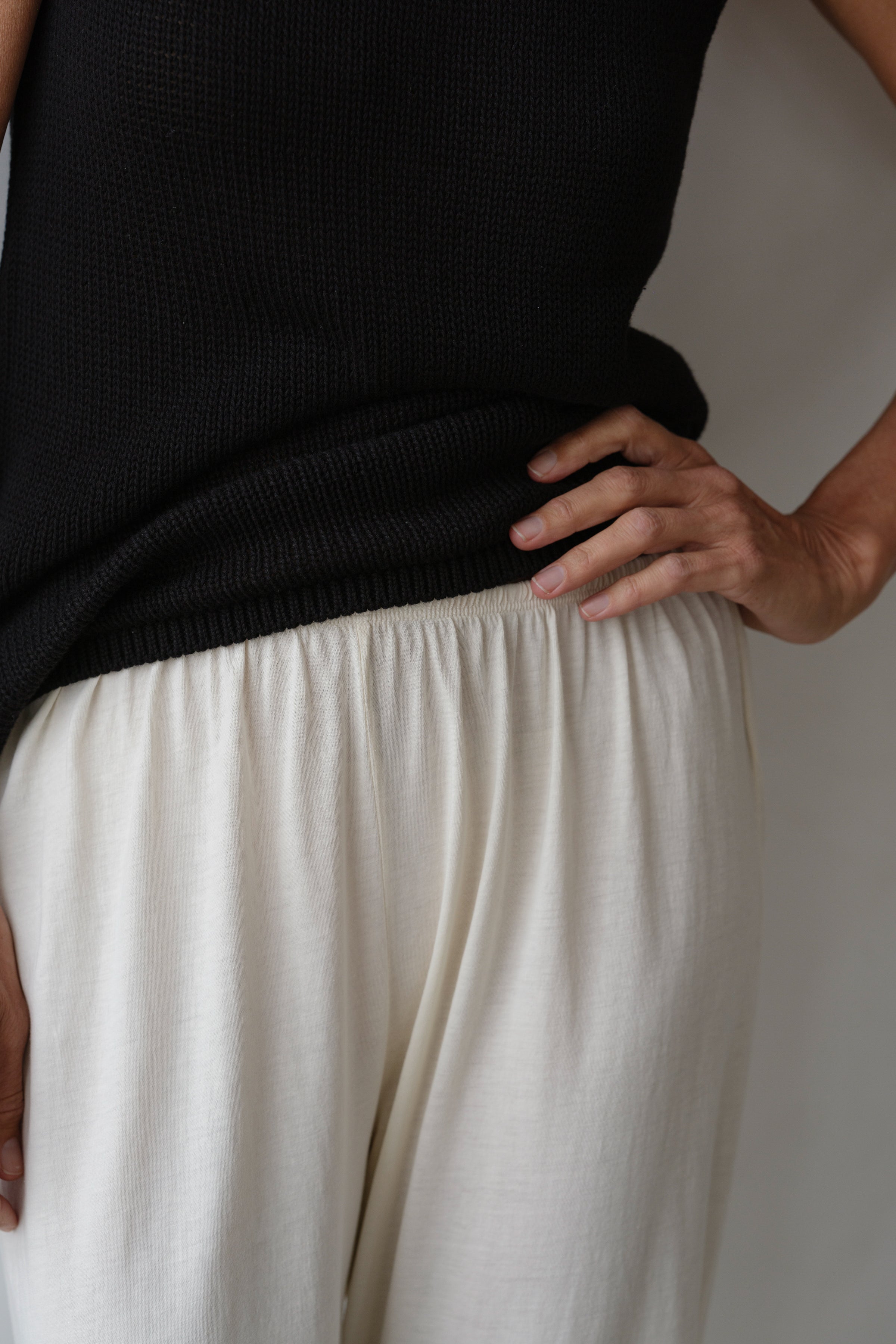 DONNI The Jersey Simple Crop Pant - Creme