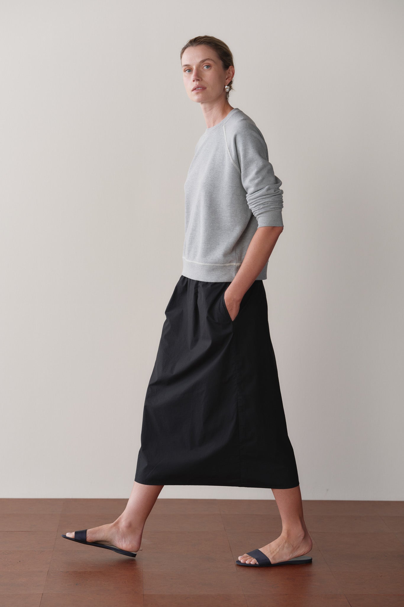 DONNI The Eco-Terry Contrast Stitch Sweatshirt - Heather Grey