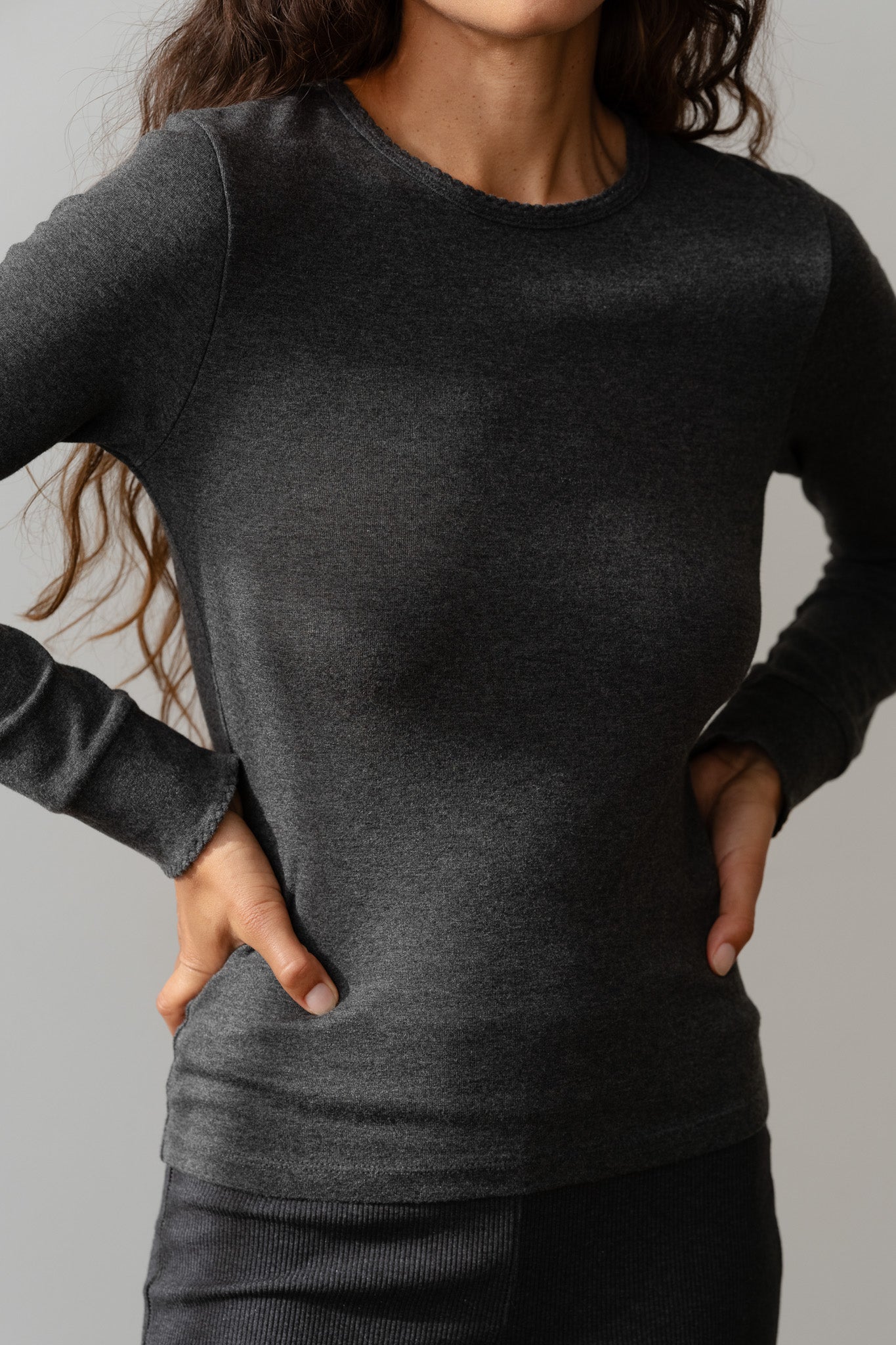 DONNI The Baby Rib Scallop Long Sleeve - Charcoal-Grey