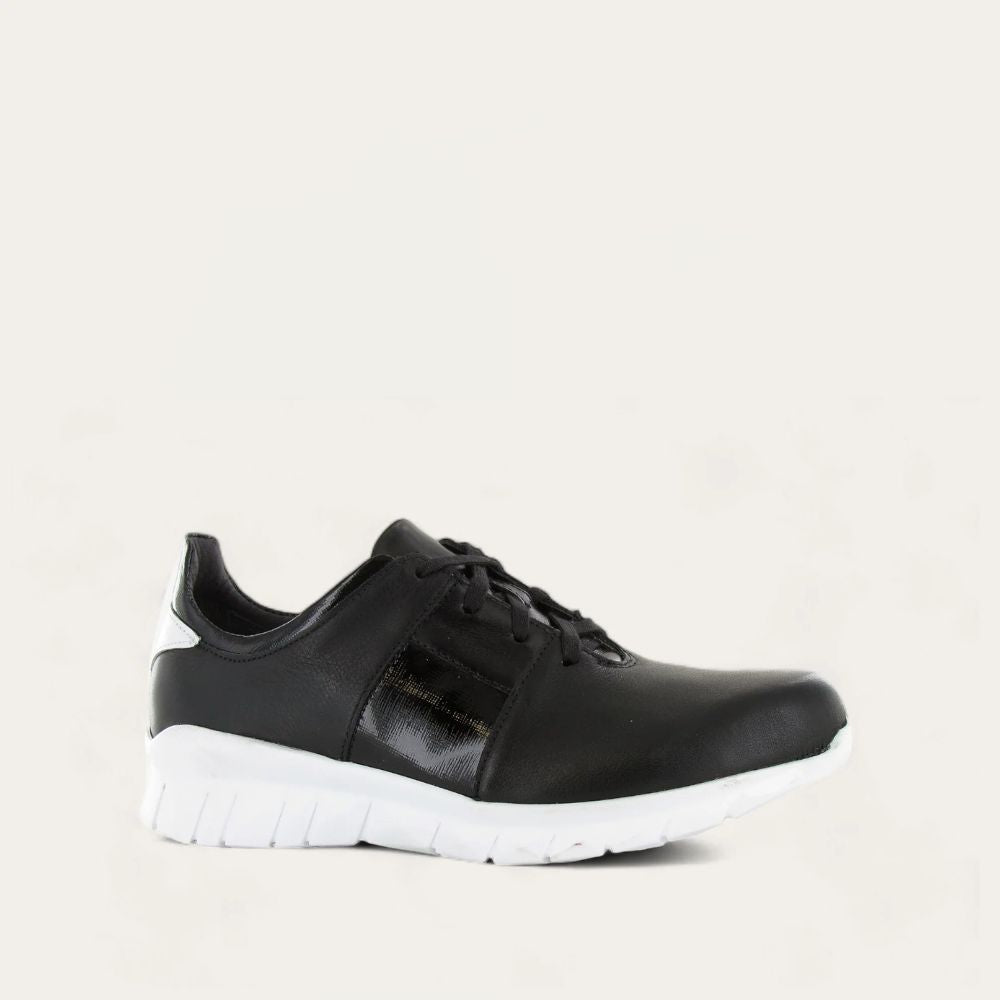 Soft Black Lthr/Black Luster Lthr/Black Madras Lthr/Soft Black Lthr/White Pearl Lthr,35