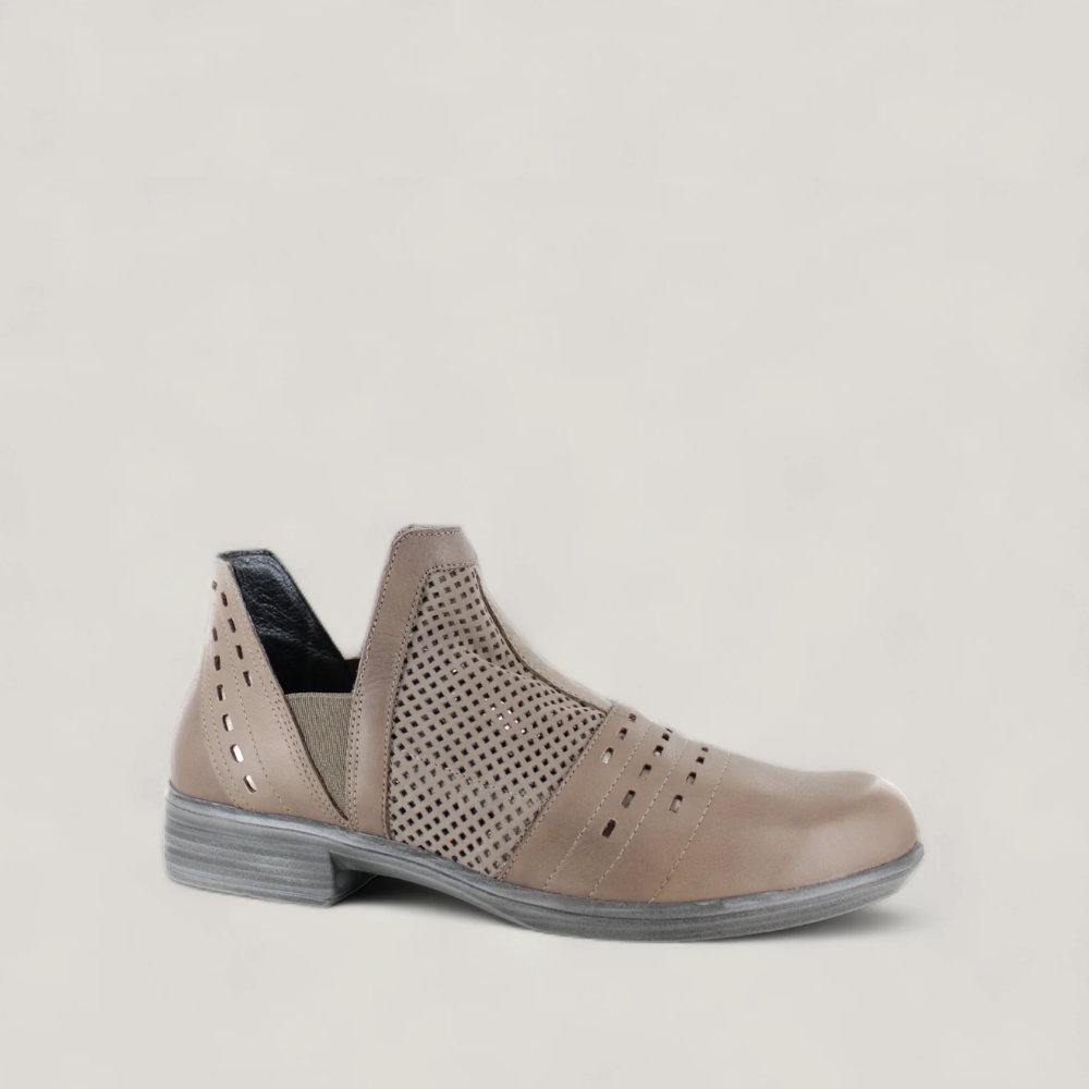 Perf. Stone Nubuck/Soft Stone Lthr/ Glass Silver/Stone Nubuck,35